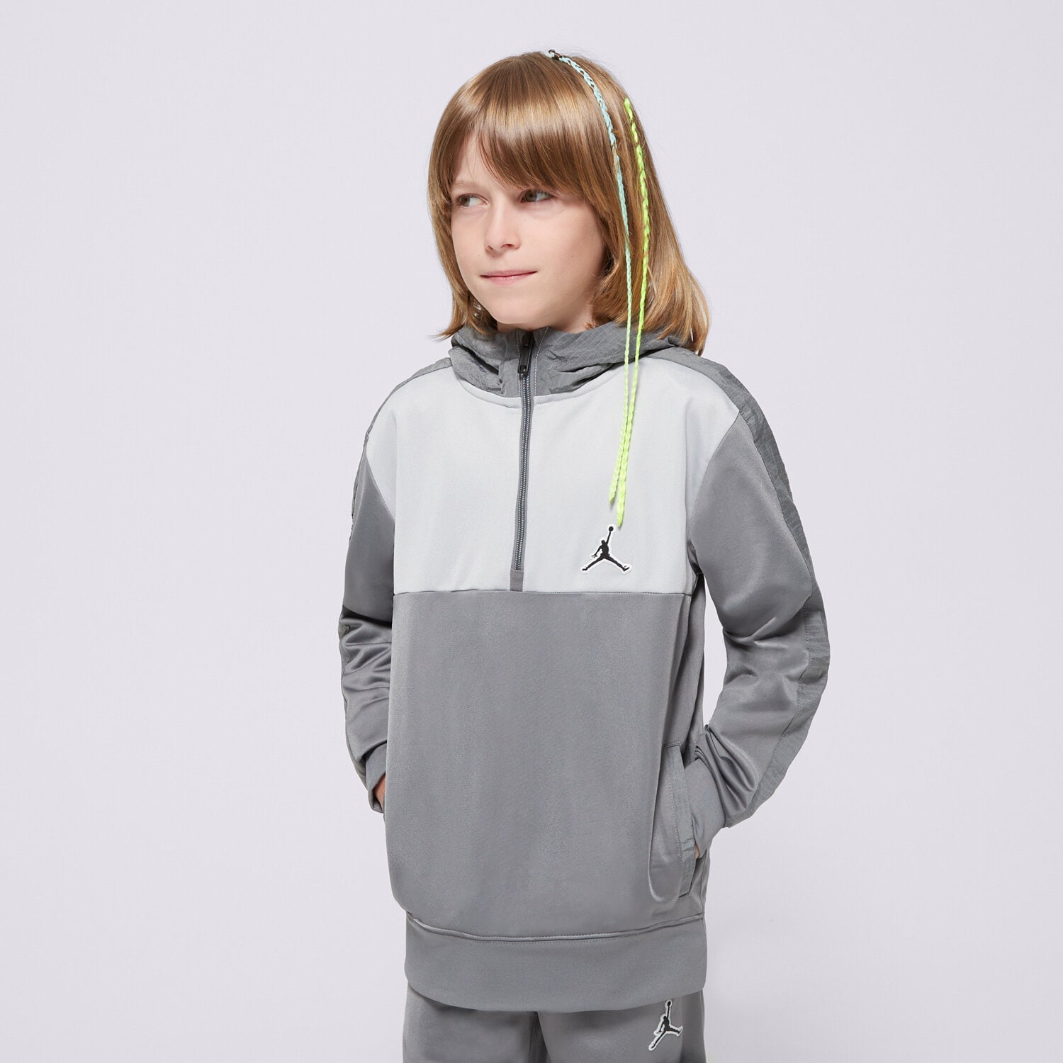 Sportowe spodnie dziecięce JORDAN KOMPLET WVN PNL CRGO OH SUIT GRY/BLK B 95D036-M19 SZARY