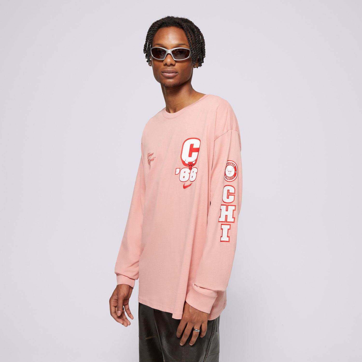 Koszulka, t-shirt sportowy męski NIKE T-SHIRT CHI M NK CTS OGC VSY LS TEE NBA HF1652-618 CZERWONY