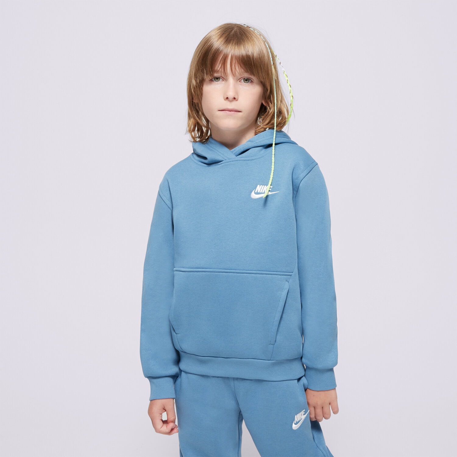 Sportowa bluza dziecięca NIKE BLUZA Z KAPTUREM K NSW CLUB FLC LBR B FD3000-429 NIEBIESKI