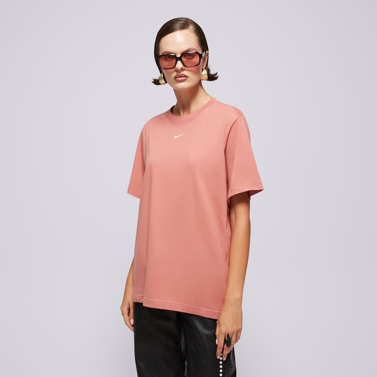 Koszulka, t-shirt damski NIKE T-SHIRT W NSW TEE ESSNTL LBR FD4149-634 KORALOWY