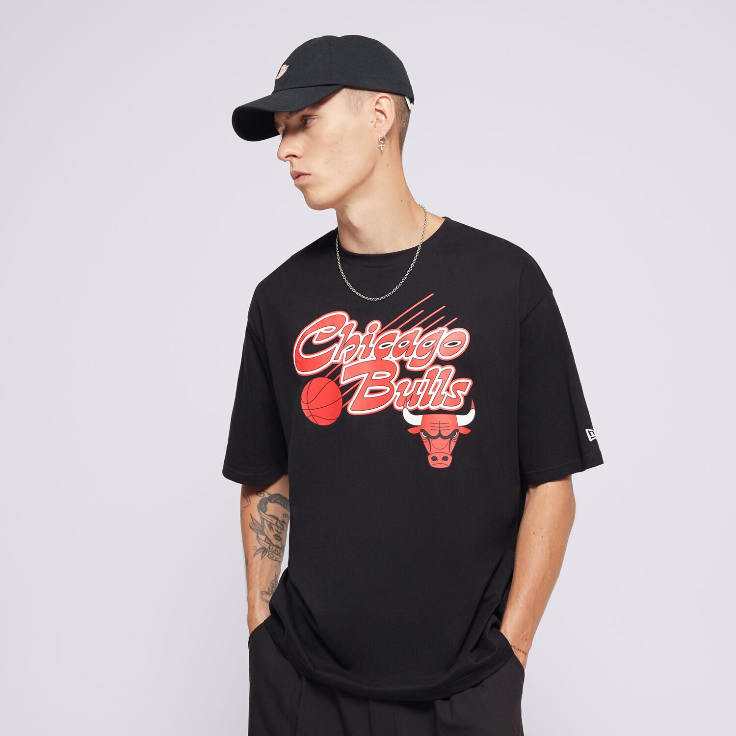 Koszulka, t-shirt sportowy męski NEW ERA T-SHIRT NBA SCRIPT OS BULLS CHICAGO BULLS BLKFDR 60564786 CZARNY