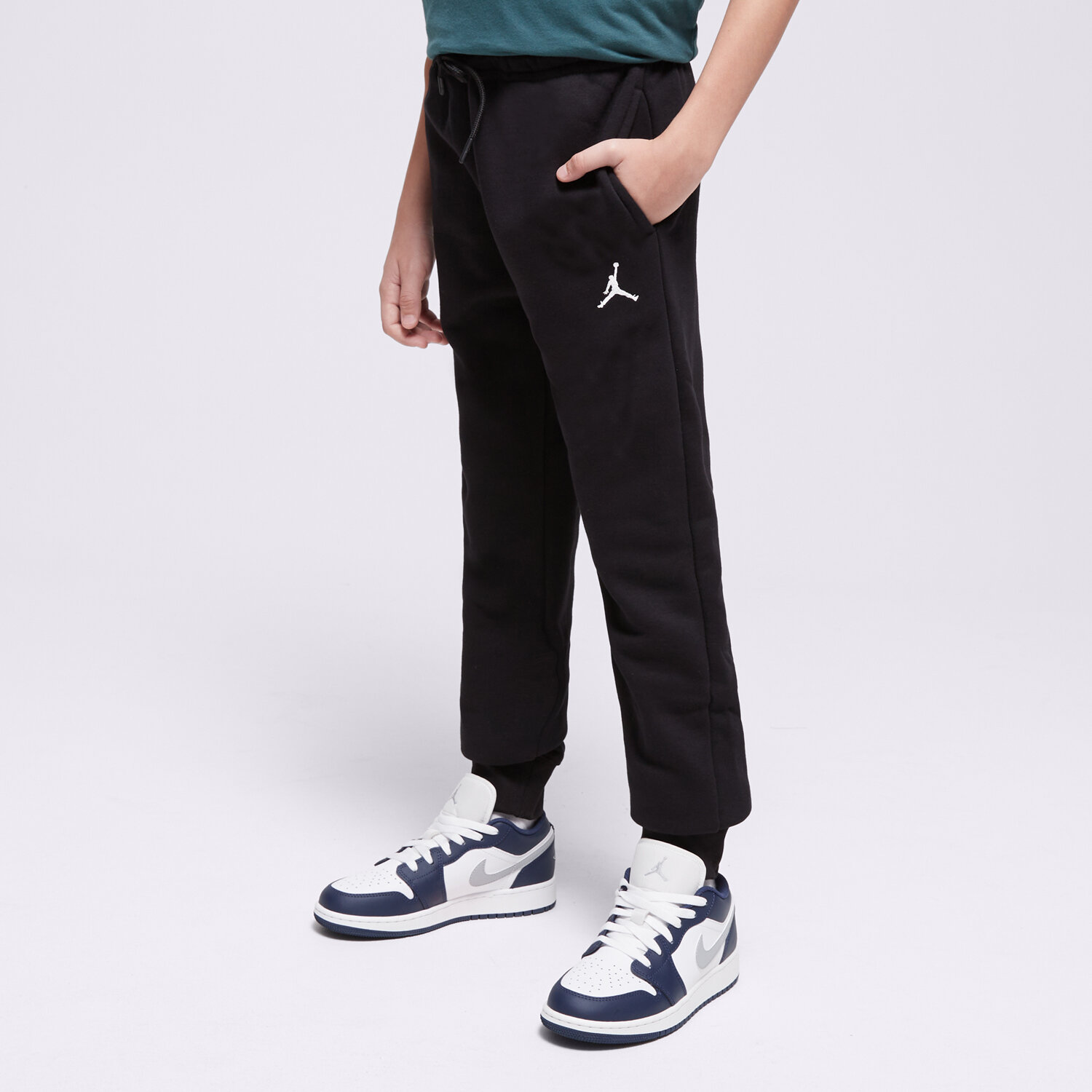 Sportowe spodnie dziecięce JORDAN SPODNIE JDB MJ BROOKLYN FLC ESS PANT BOY 95D234-023 CZARNY