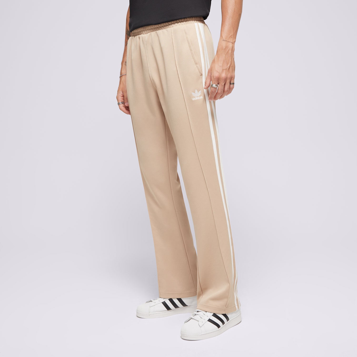Spodnie sportowe męskie ADIDAS SPODNIE 70S TP IX5221 BEŻOWY