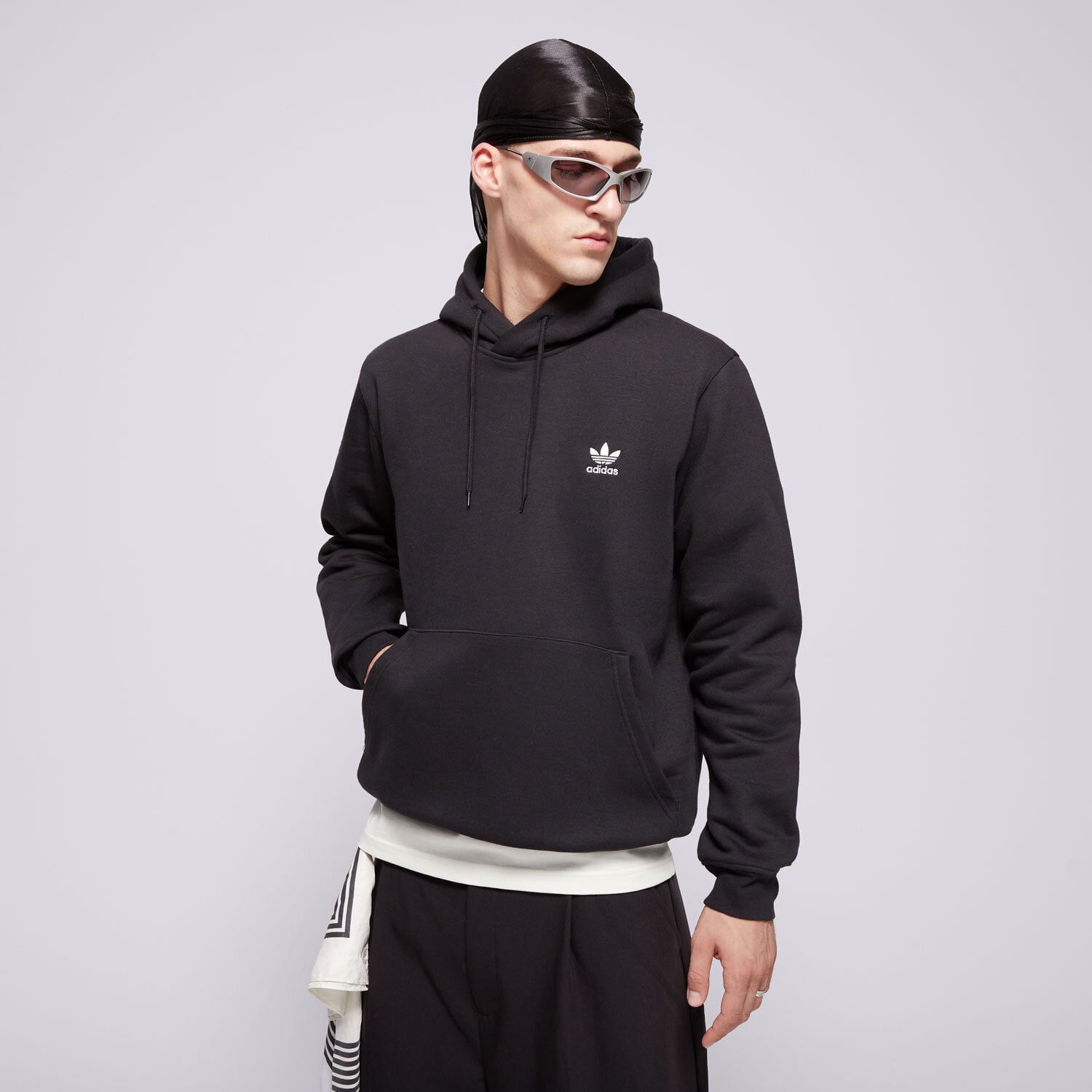 Bluza męska ADIDAS BLUZA Z KAPTUREM ESS HD IY4930 CZARNY