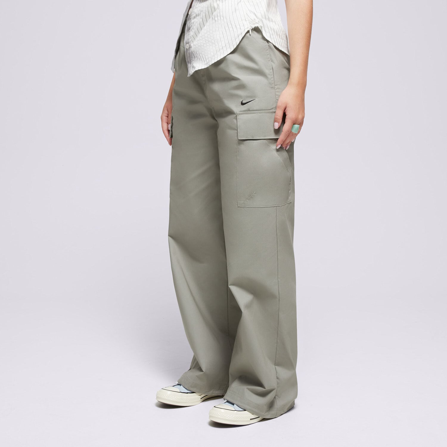 Spodnie sportowe damskie NIKE SPODNIE W NSW ESSTL WVN MR STD CRGO PT FV7643-320 KHAKI