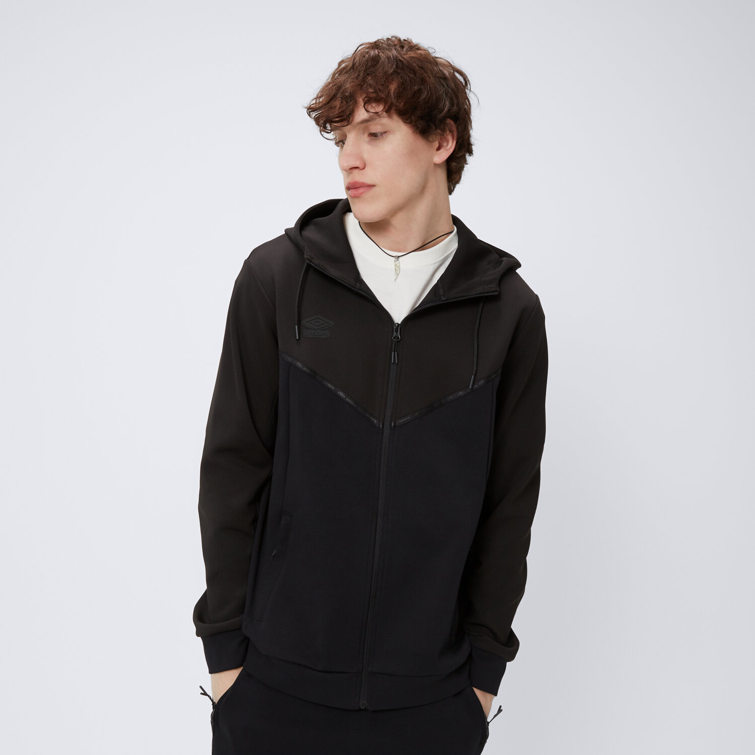 Bluza męska UMBRO BLUZA ROZPINANA Z KAPTUREM UMBRO FREDO UL124BLM03002 CZARNY