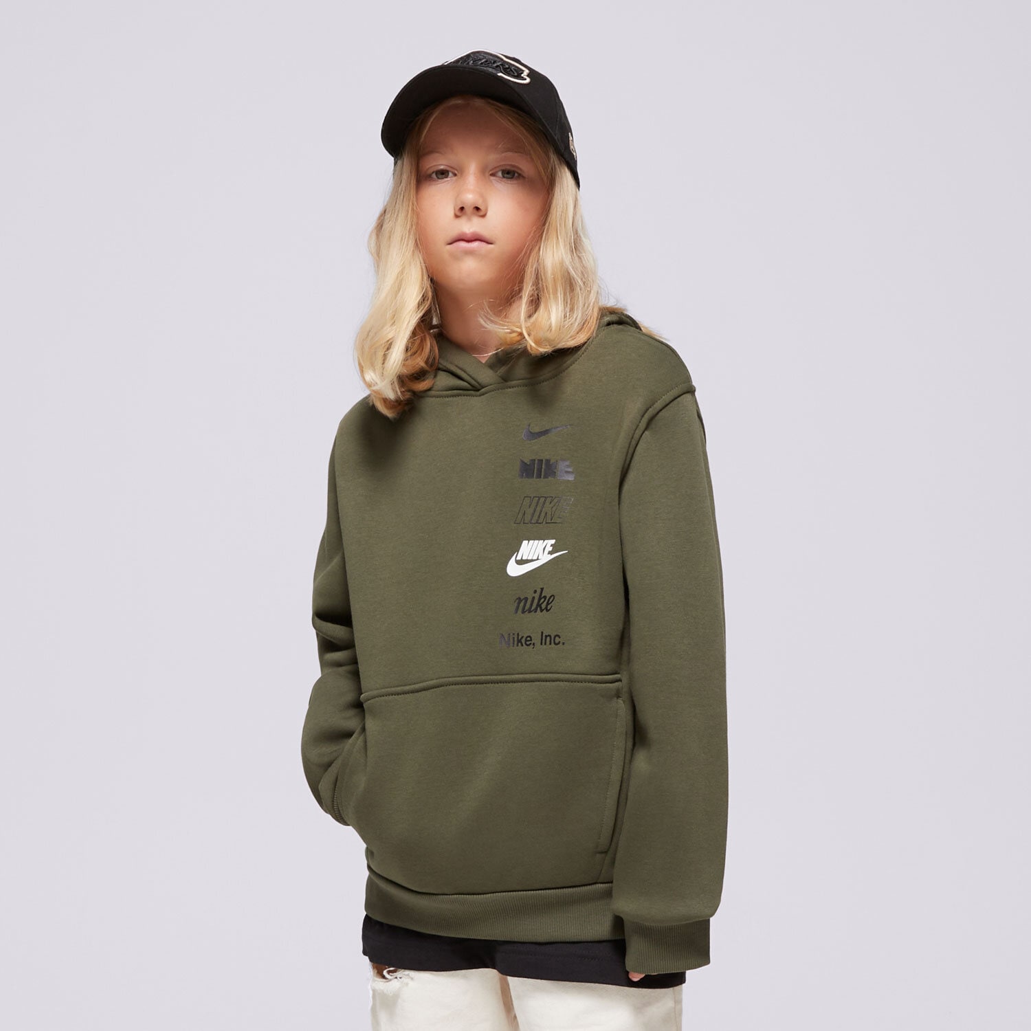 Sportowa bluza dziecięca NIKE BLUZA Z KAPTUREM K NSW CLUB FLC HDY MLOGO BOY HQ0970-325 KHAKI