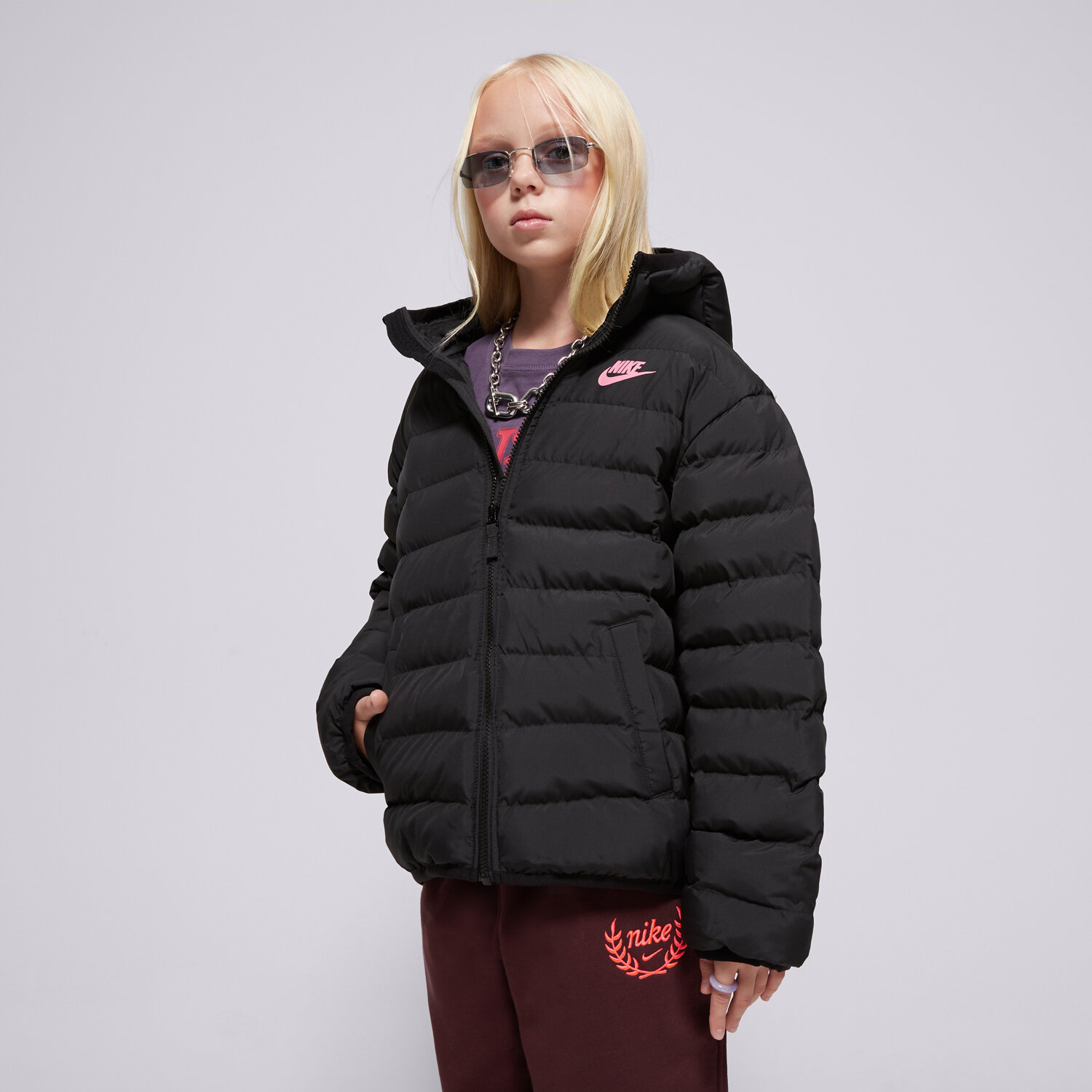 Dziecięca kurtka przejściowa (wiosenna/jesienna) NIKE KURTKA ZIMOWA K NSW LOW SYNFL JKT ADP GIRL FD2845-013 CZARNY