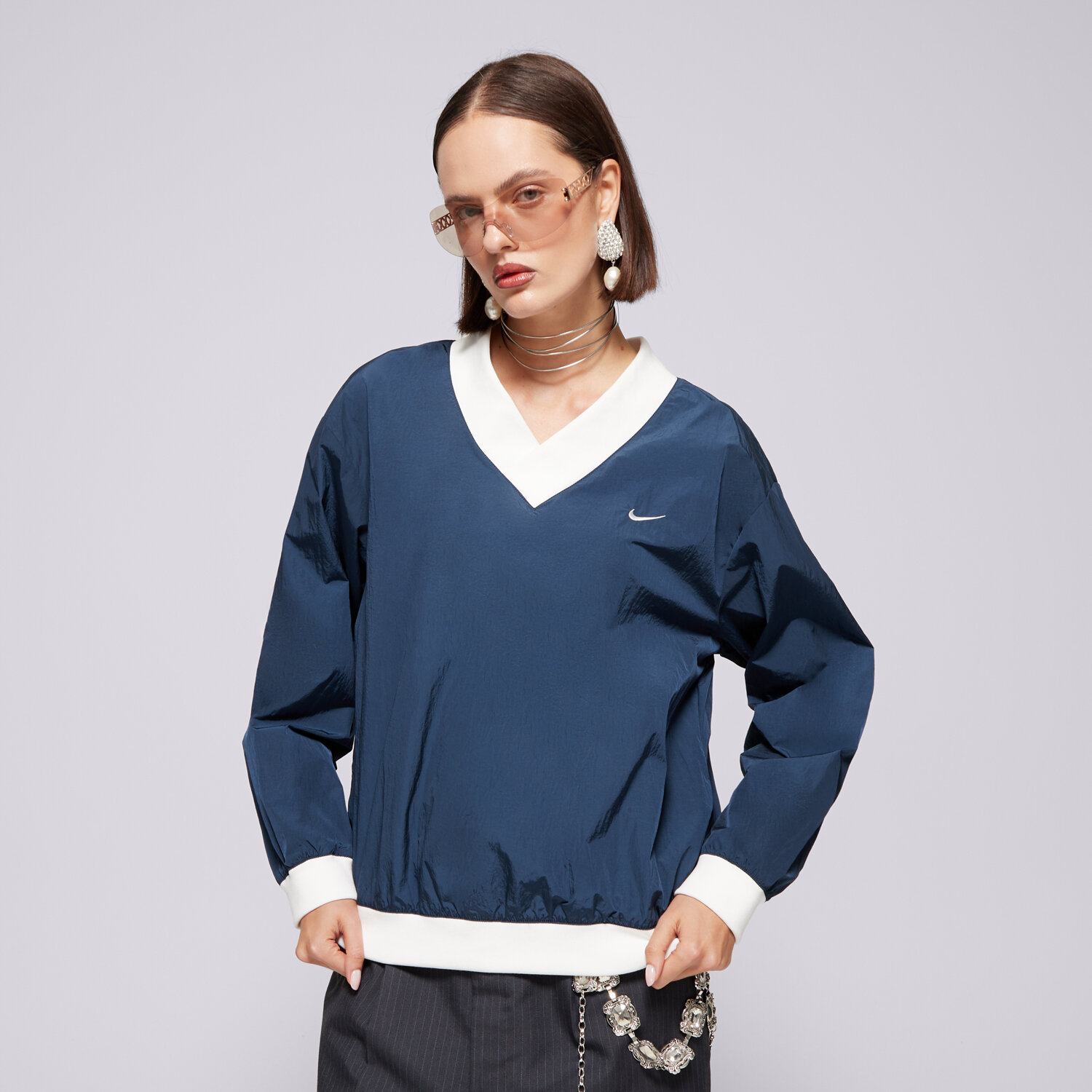 Bluza damska NIKE BLUZA W NSW ESSTL WVN UV LS VNCK CRW FV7649-480 GRANATOWY