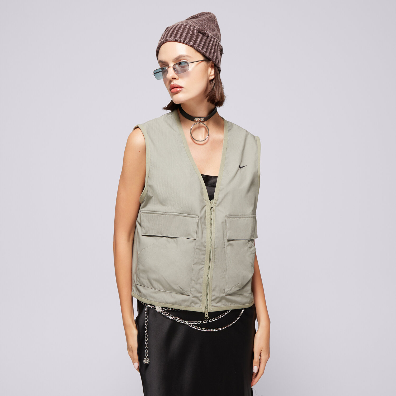 Bezrękawniki damskie sportowe NIKE BEZRĘKAWNIK W NSW ESSTL WVN LSE CRGO VEST FV6310-320 KHAKI
