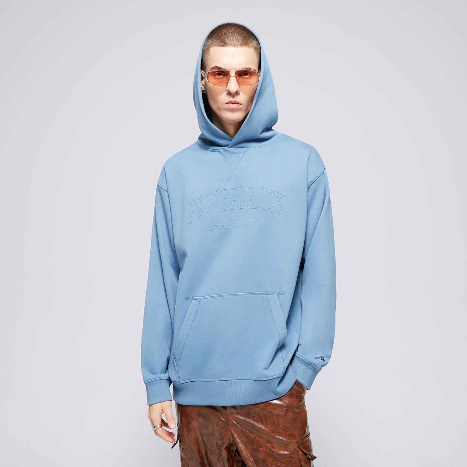 Bluza męska NEW BALANCE BLUZA Z KAPTUREM GRAPHIC HOODIE BETTER MT43500HEB NIEBIESKI