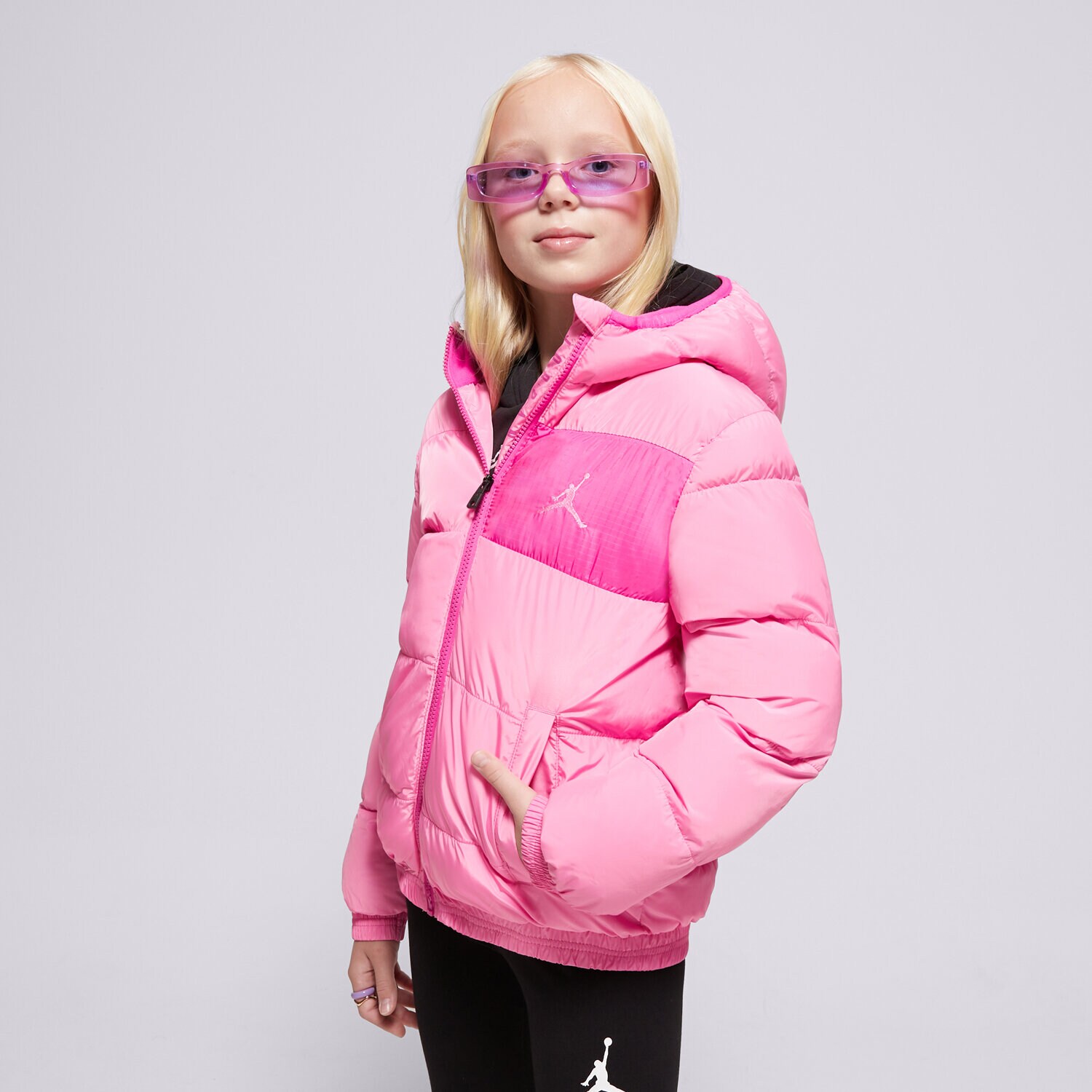 Dziecięca kurtka przejściowa (wiosenna/jesienna) JORDAN KURTKA ZIMOWA ESSENTIAL MIDWEIGHT PUFFER GIRL 45D195-AFN RÓŻOWY