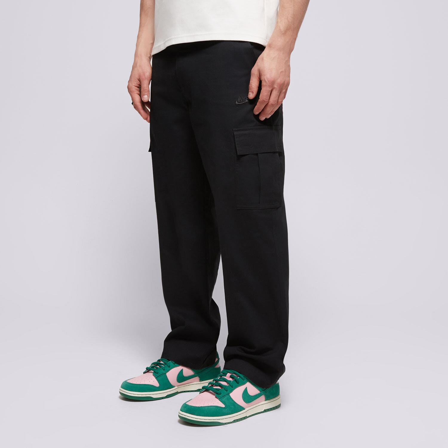 Spodnie sportowe męskie NIKE SPODNIE M NK CLUB CARGO PANT NO COLLECTION FZ5765-010 CZARNY