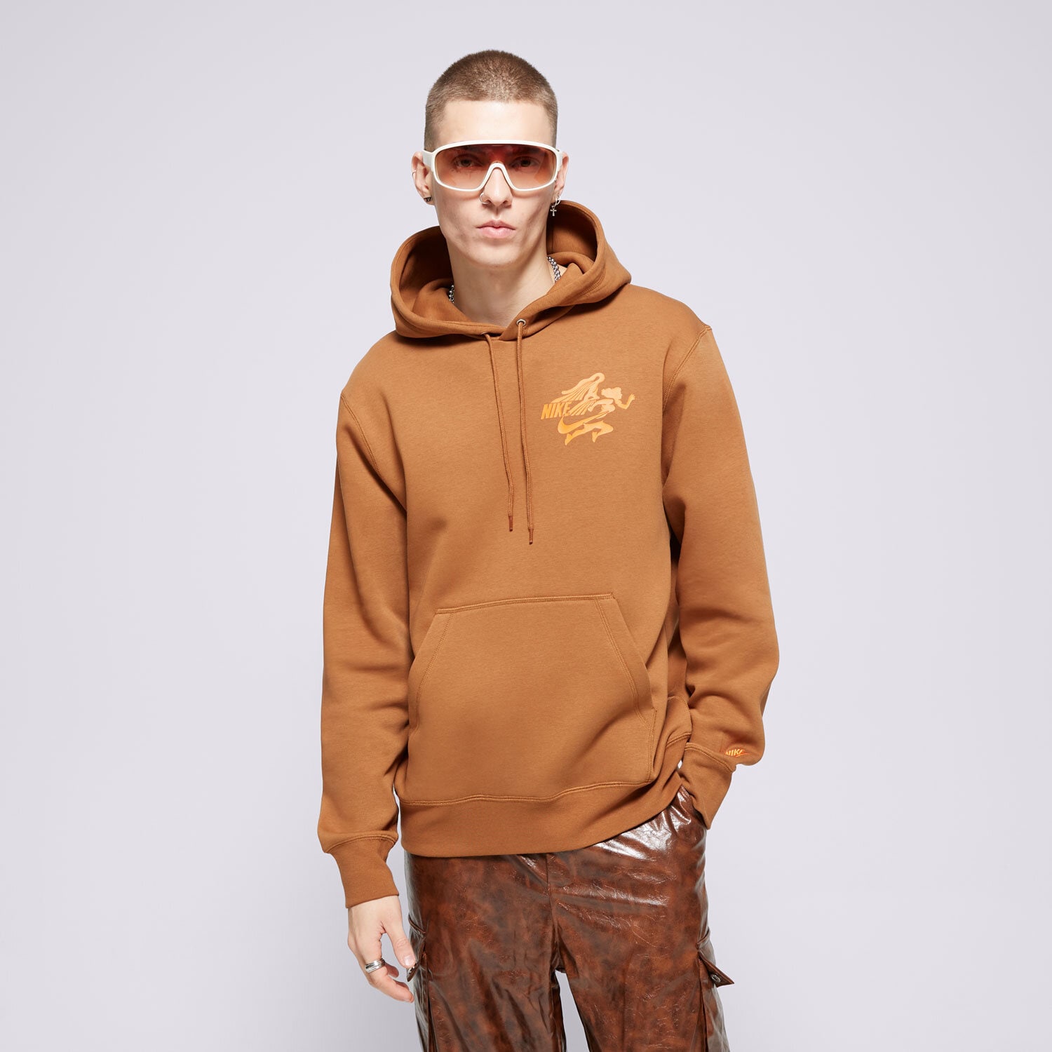 Bluza męska NIKE BLUZA Z KAPTUREM M NK CLUB BB PO HOODIE NVLTY FZ0903-281 BRĄZOWY