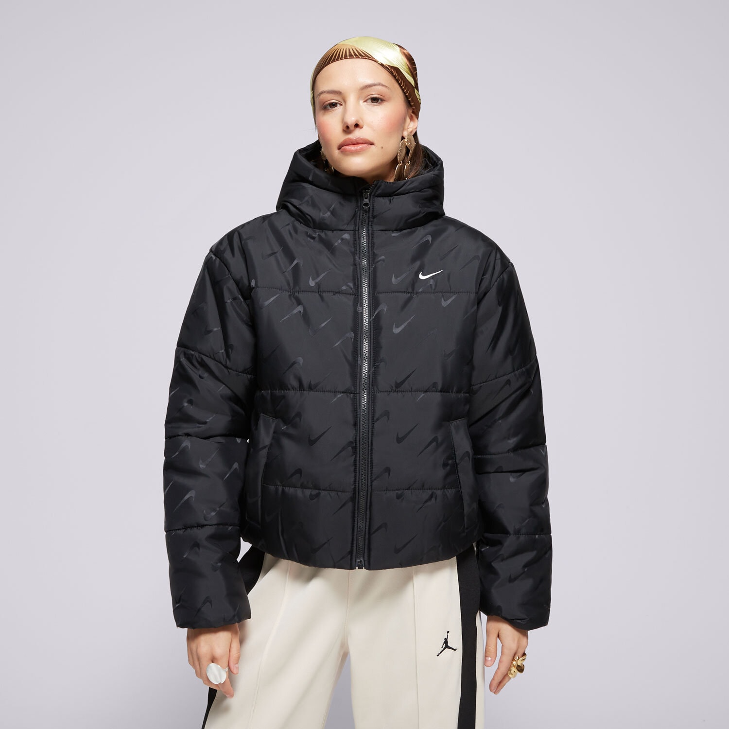 Kurtka zimowa damska NIKE KURTKA PUCHOWA W NSW TF SNFL NK CLSC PFR AOP FV7941-010 CZARNY