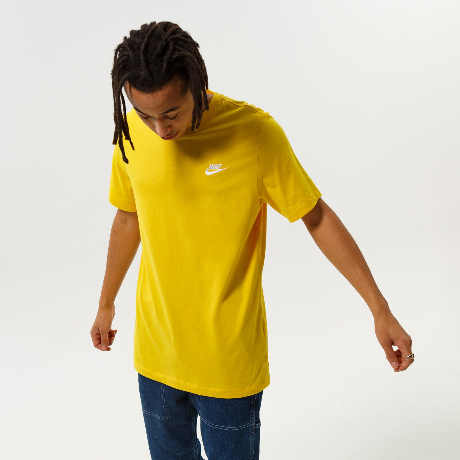 Koszulka, t-shirt sportowy męski NIKE T-SHIRT SPORTSWEAR CLUB T-SHIRT AR4997-709 ŻÓŁTY