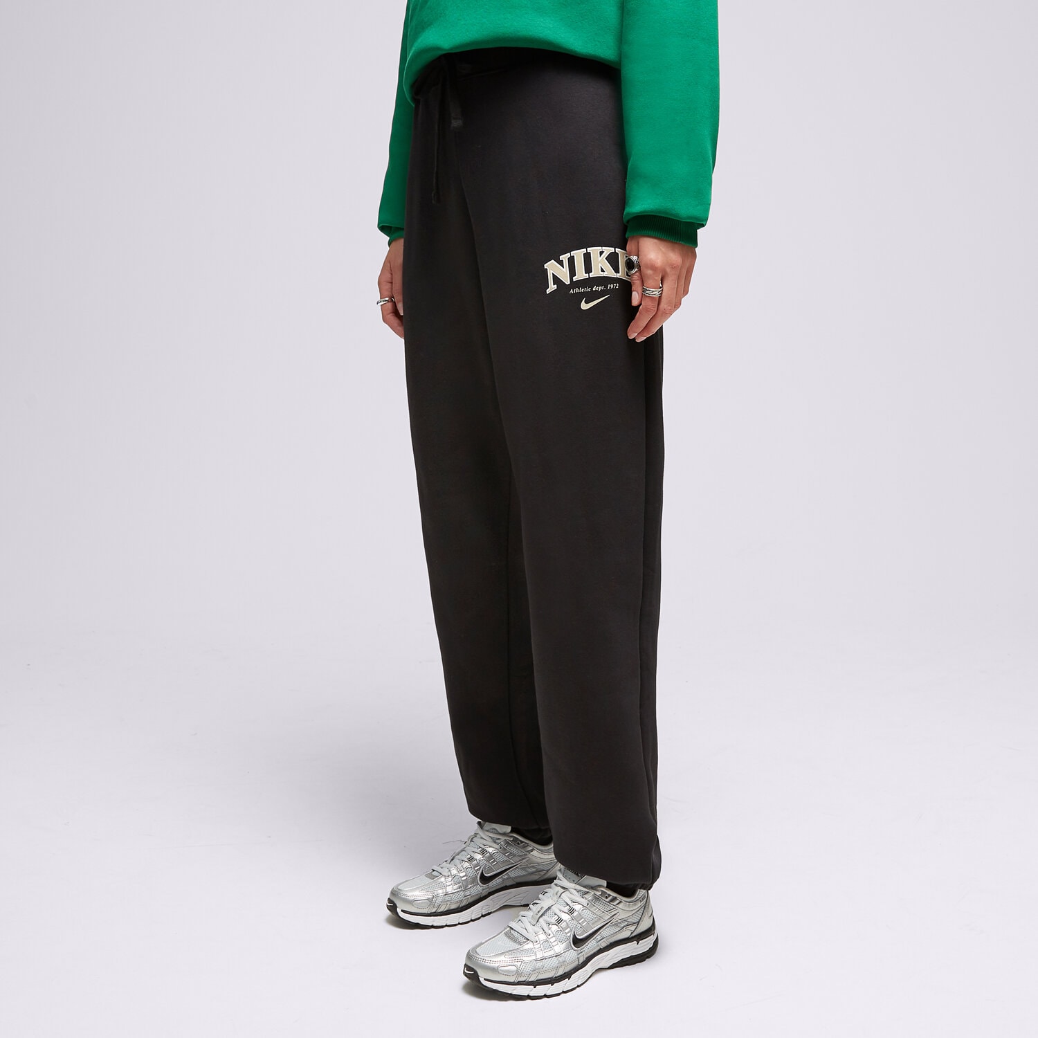 Spodnie sportowe damskie NIKE SPODNIE FB9959010 CZARNY