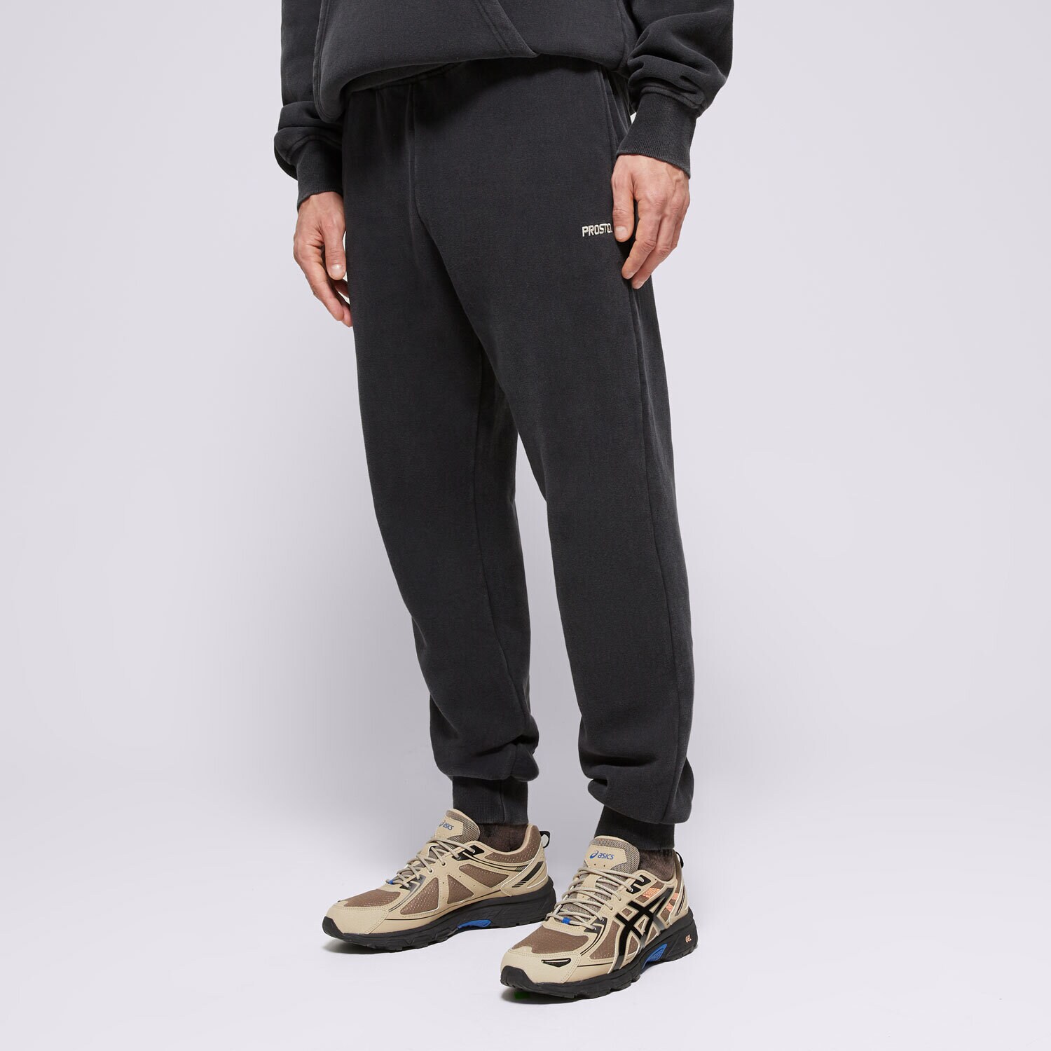 Spodnie sportowe męskie PROSTO SPODNIE SWEATPANTS DARN WASHED BLACK KL242MPAN4031 SZARY