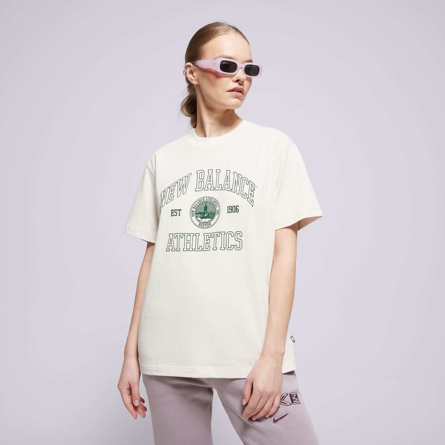 Koszulka, t-shirt damski NEW BALANCE T-SHIRT ATHLETICS OVERSIZED CREST T-SHIRT WT43548LIT BEŻOWY