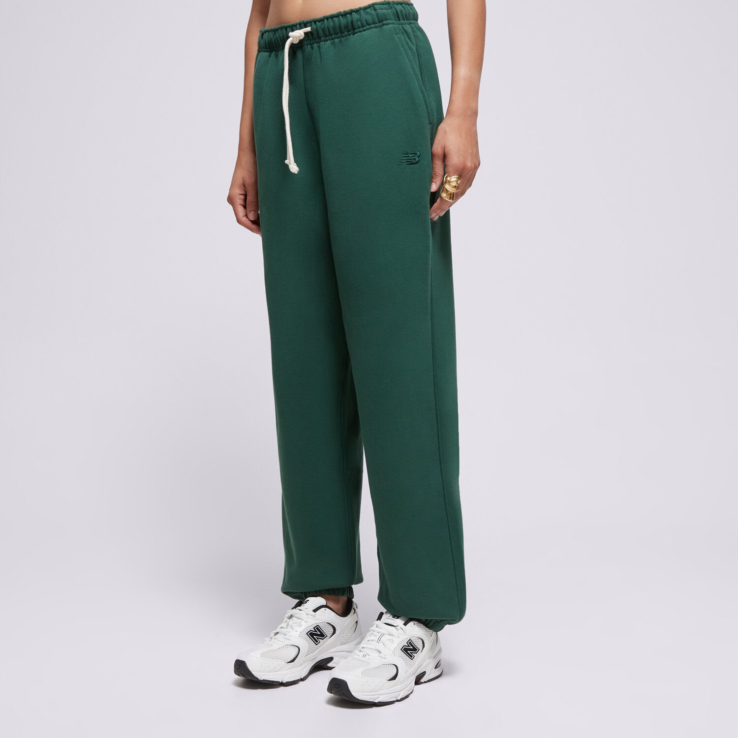Spodnie sportowe damskie NEW BALANCE SPODNIE ATHLETICS FRENCH TERRY JOGGER WP41513NWG ZIELONY