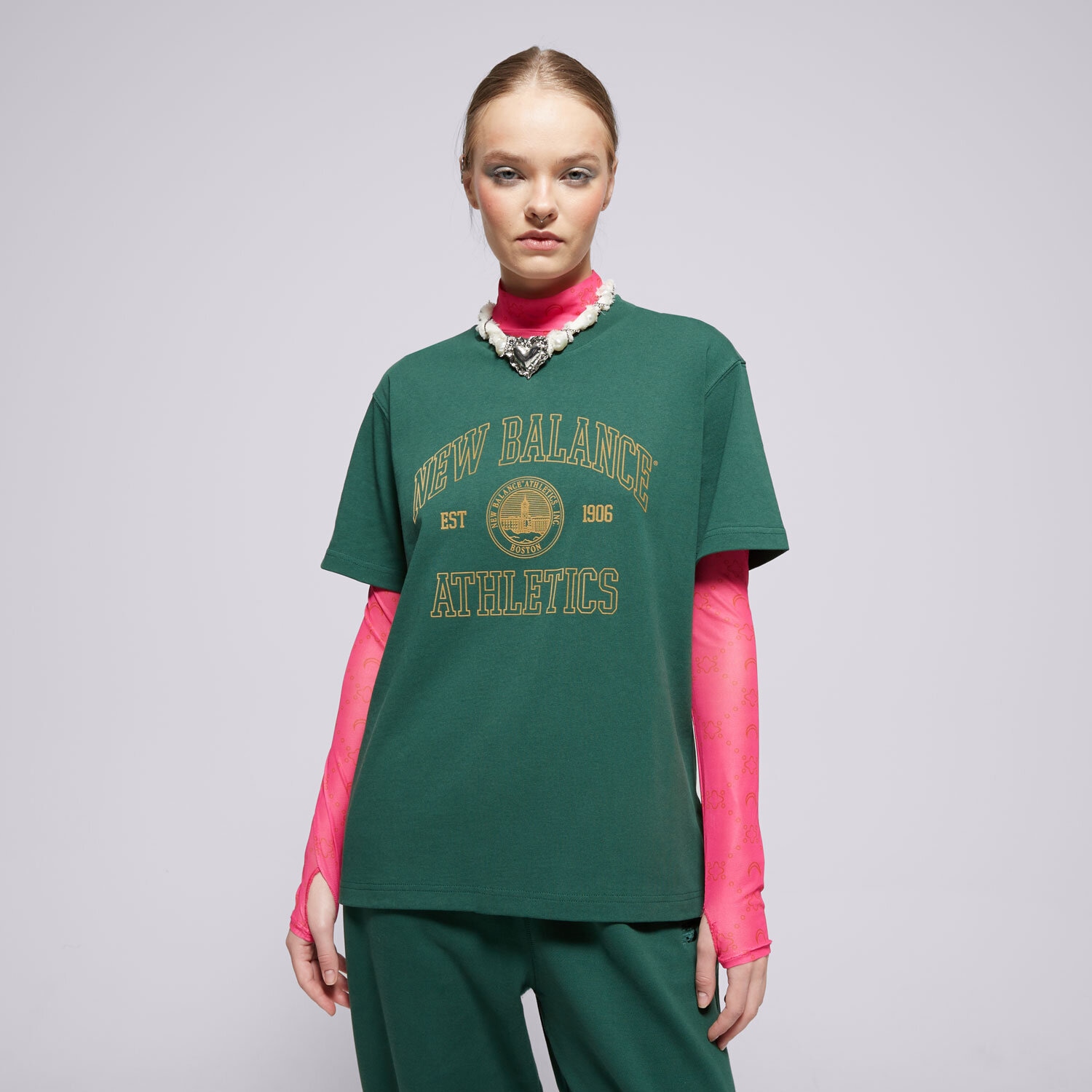 Koszulka, t-shirt damski NEW BALANCE T-SHIRT ATHLETICS OVERSIZED CREST T-SHIRT WT43548NWG ZIELONY