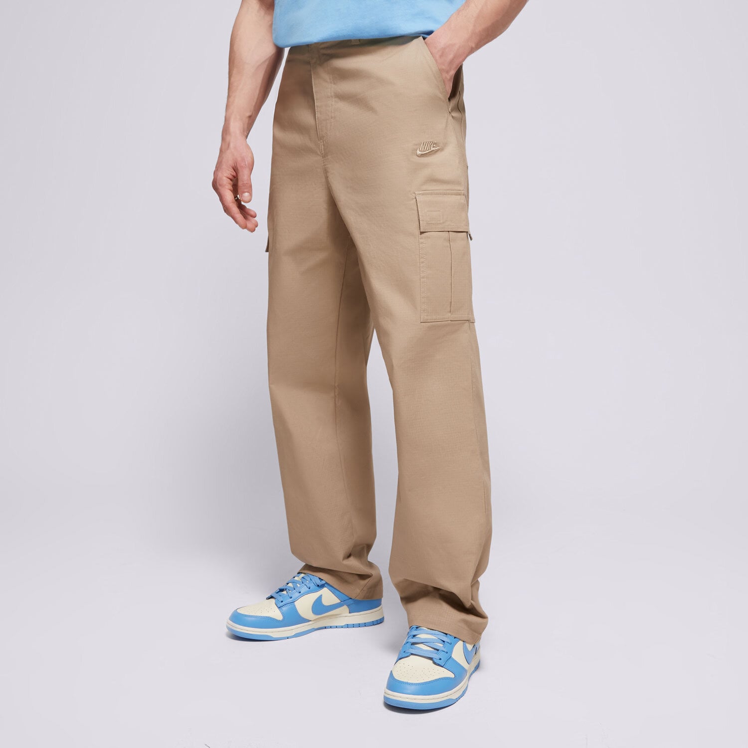 Spodnie sportowe męskie NIKE SPODNIE NK CLUB CARGO FZ5765-247 KHAKI