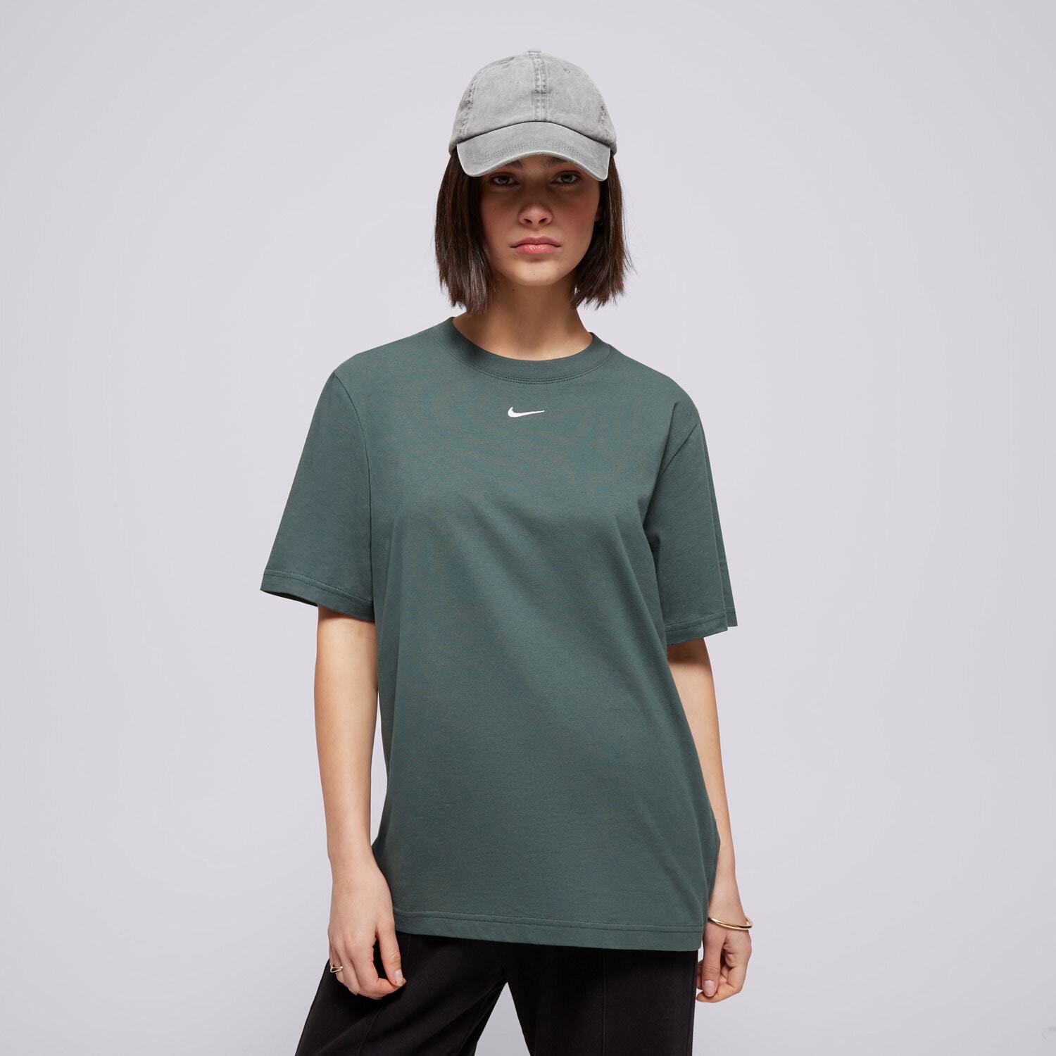 Koszulka, t-shirt damski NIKE T-SHIRT W NSW TEE ESSNTL LBR FD4149-338 ZIELONY