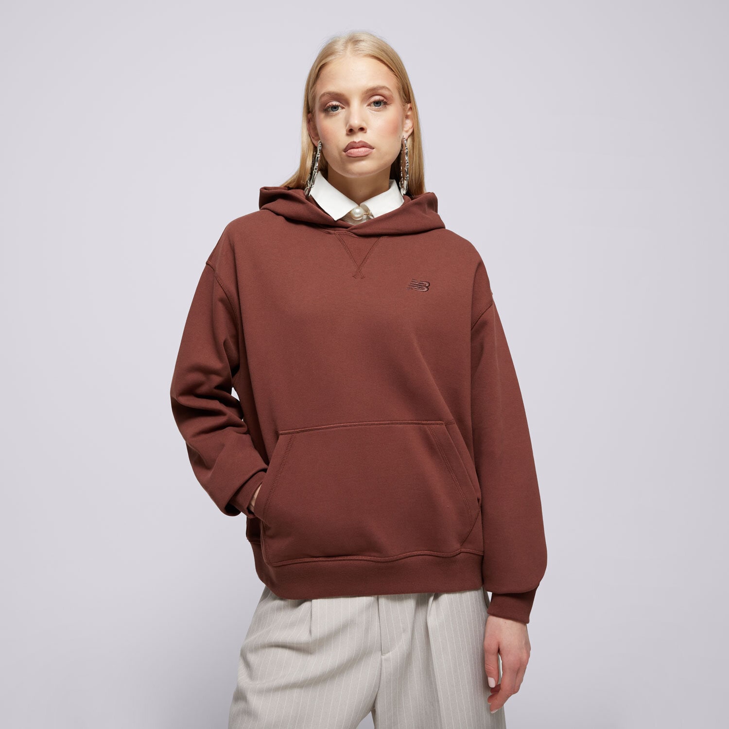 Bluza damska NEW BALANCE BLUZA Z KAPTUREM ATHLETICS FRENCH TERRY HOODIE WT41537ROK BRĄZOWY