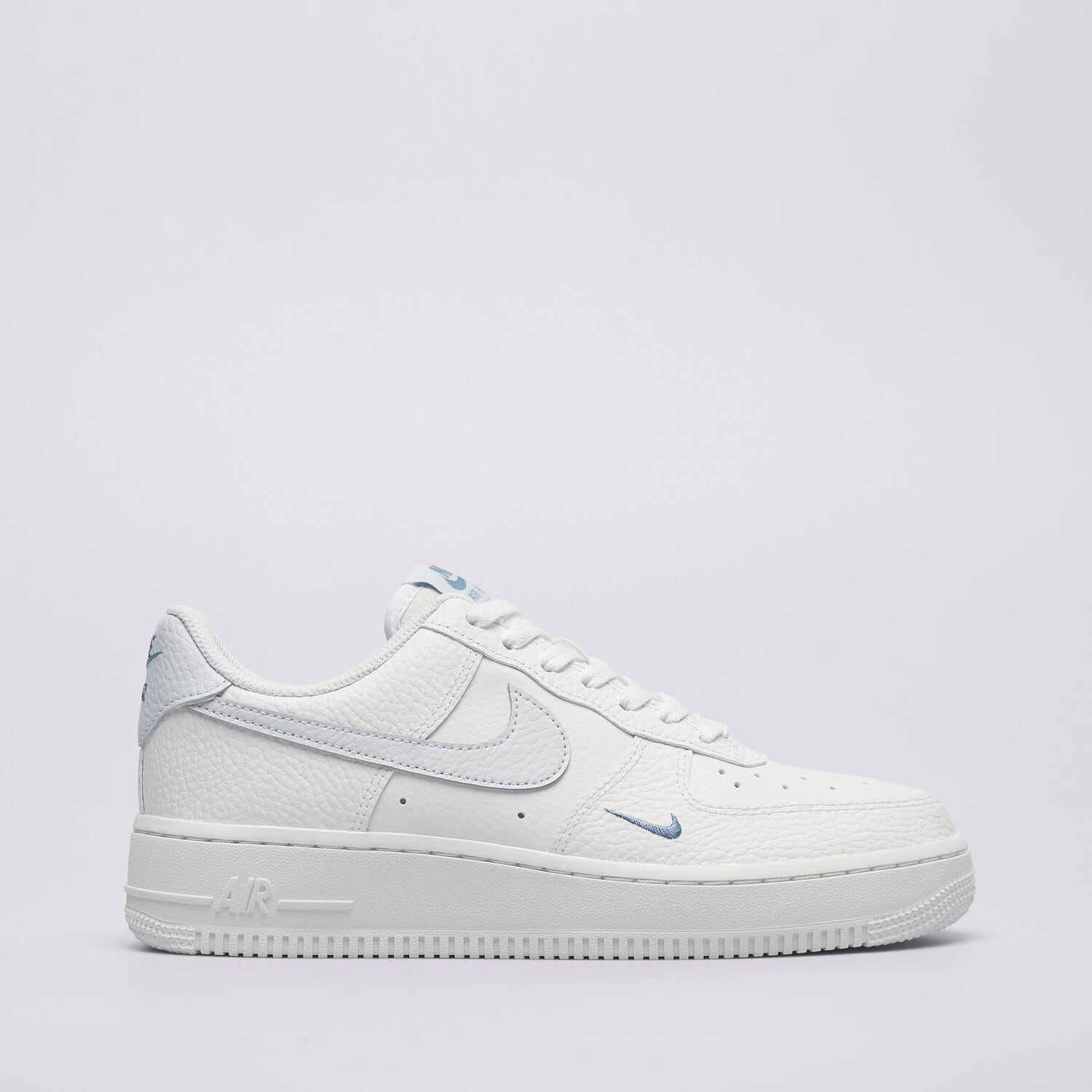 Buty sneakersy damskie NIKE WMNS AIR FORCE 1 '07 HV2511-100 BIAŁY