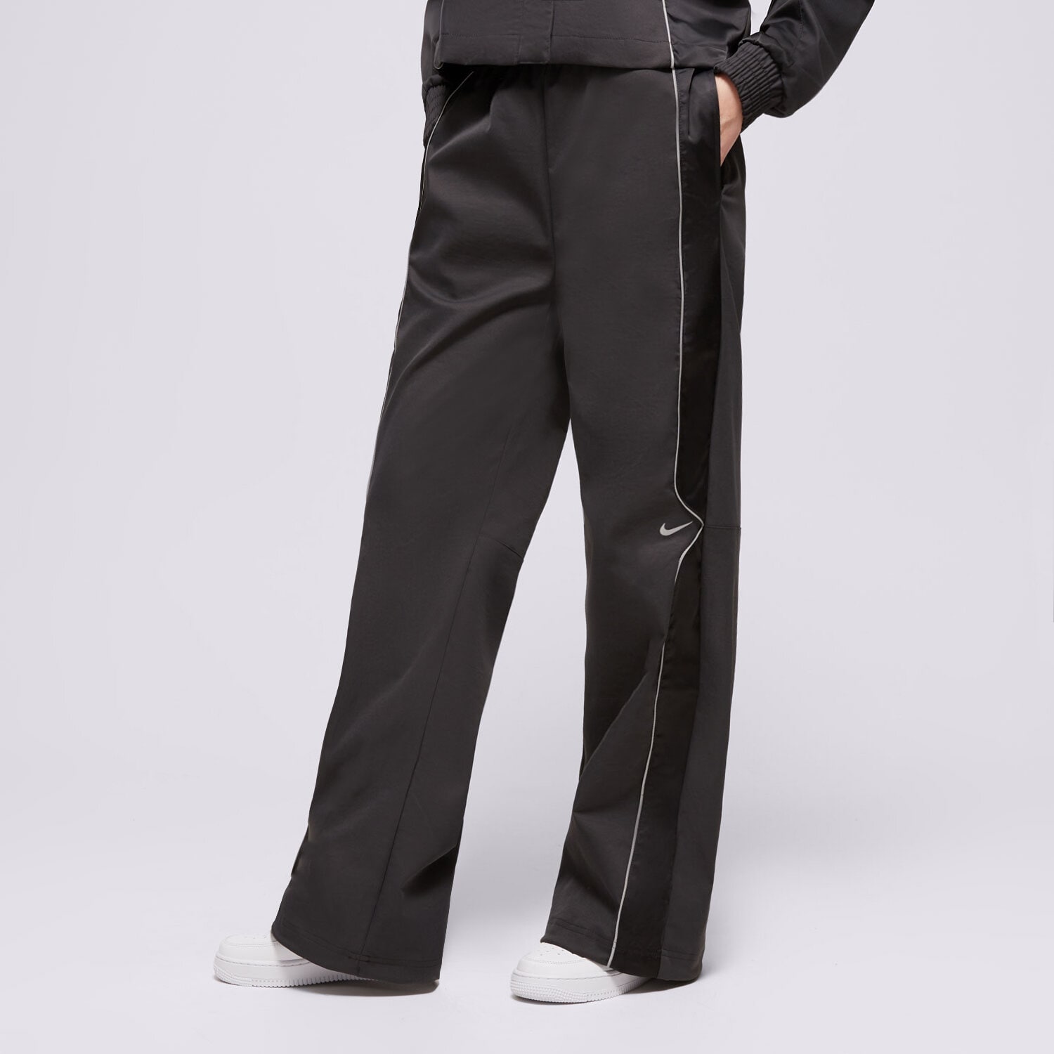 Spodnie sportowe damskie NIKE SPODNIE W NSW WVN PNT SW HQ3751-010 CZARNY