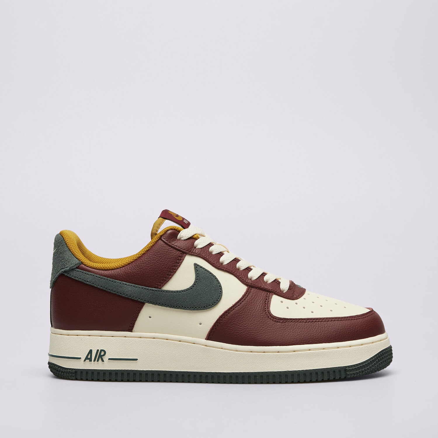 Buty sneakersy męskie NIKE AIR FORCE 1 '07 LV8 HQ3612-113 CZERWONY