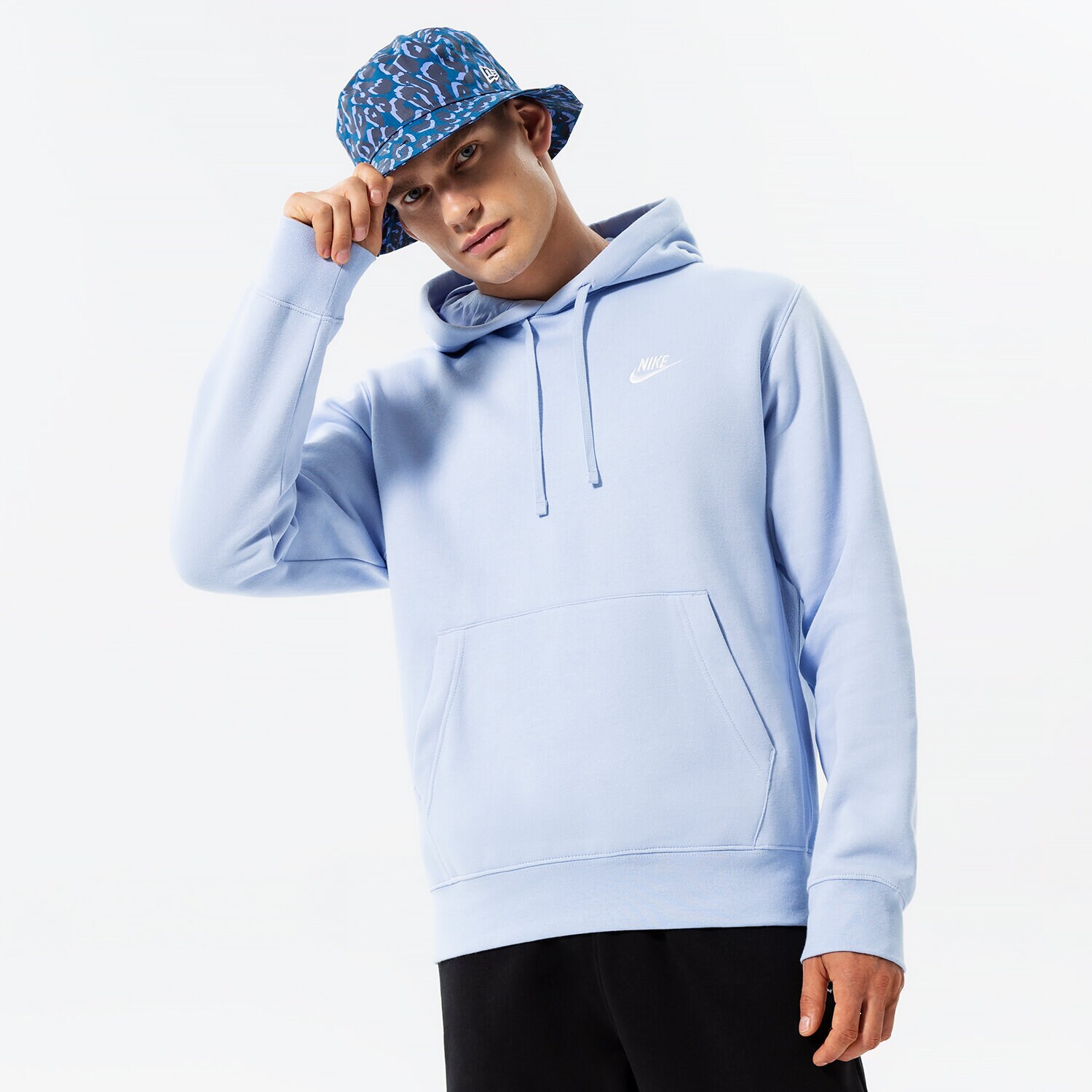 Bluza męska NIKE BLUZA Z KAPTUREM SPORTSWEAR CLUB FLEECE BV2654-548 NIEBIESKI