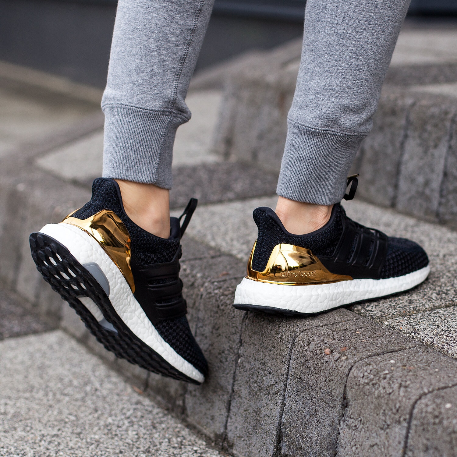 Buty sneakersy damskie ADIDAS ULTRABOOST LTD BB3929W CZARNY