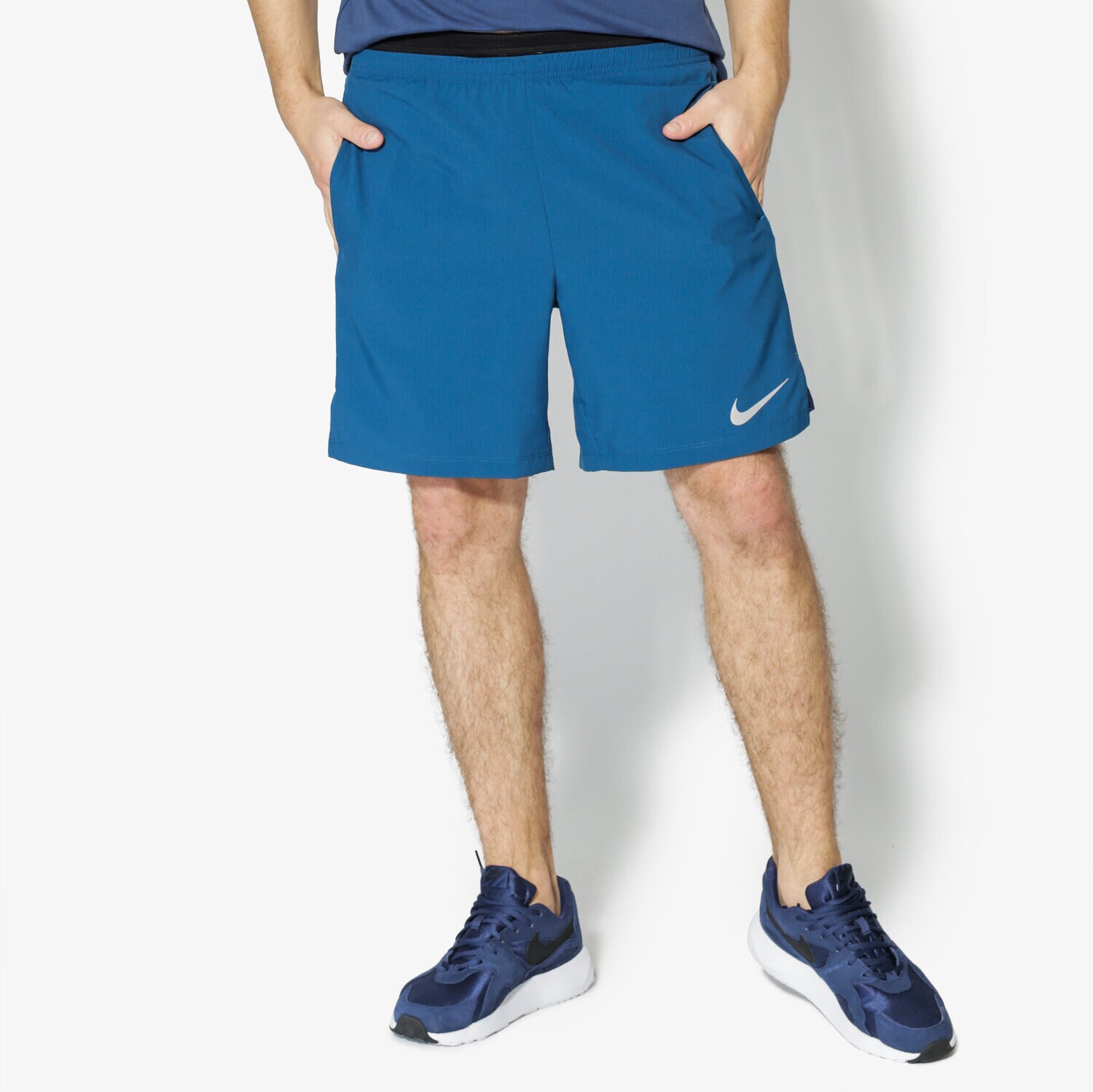 Krótkie spodenki, szorty męskie NIKE SZORTY M NK FLX CHLLGR SHORT 7IN 856838-474 NIEBIESKI