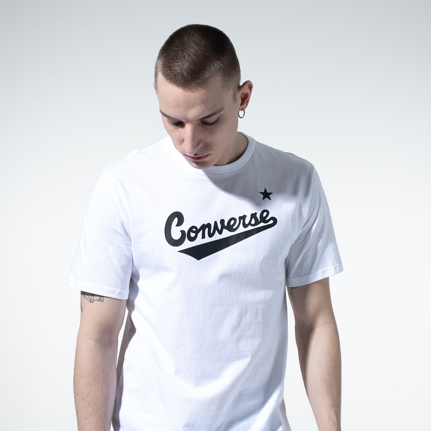 Koszulka, t-shirt sportowy męski CONVERSE T-SHIRT CENTER FRONT LOGO TEE 10018235-A02 BIAŁY