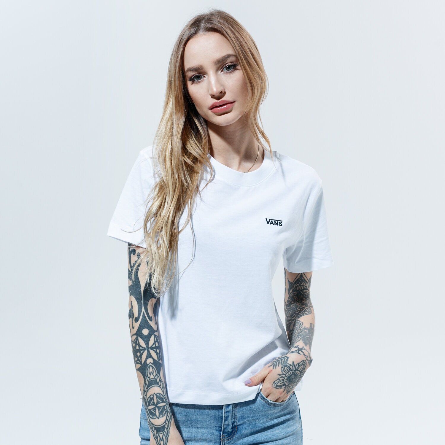 Koszulka, t-shirt damski VANS T-SHIRT WM JUNIOR V BOXY WHITE VN0A4MFLWHT1 BIAŁY
