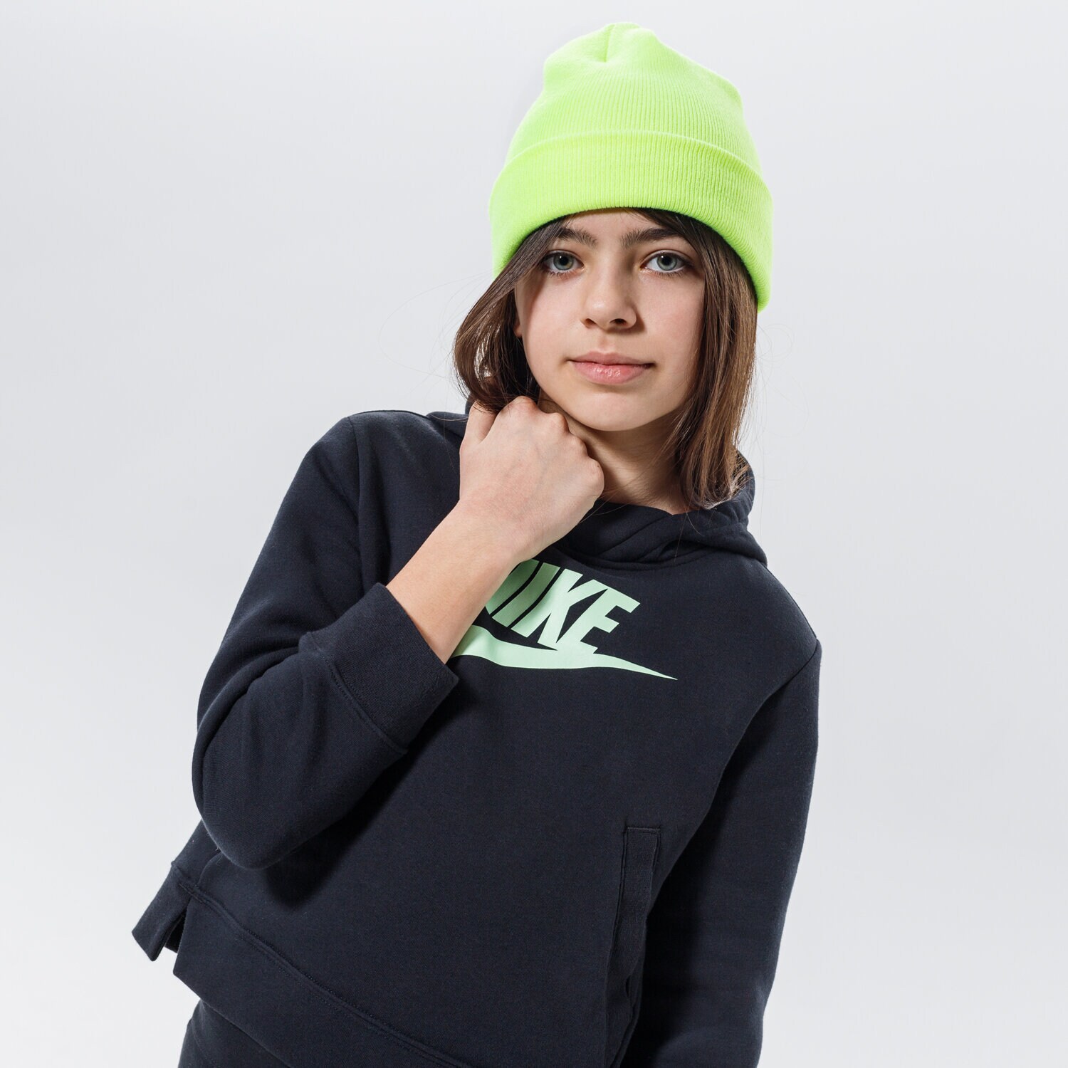 Sportowa bluza dziecięca NIKE BLUZA Z KAPTUREM SPORTSWEAR GIRL DA5157-014 CZARNY