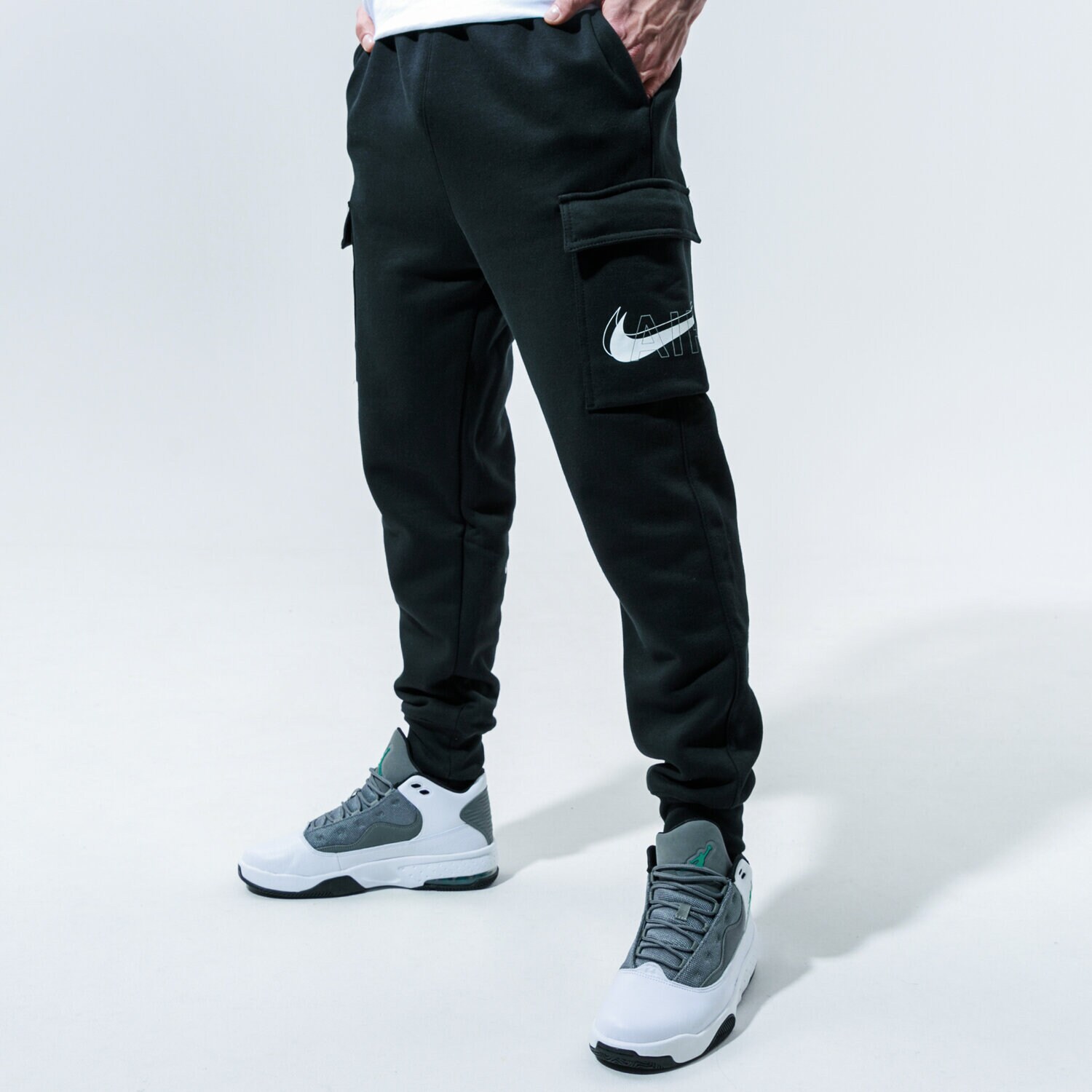Spodnie sportowe męskie NIKE SPODNIE M NSW PANT CARGO AIR PRNT PACK DD9696-010 CZARNY
