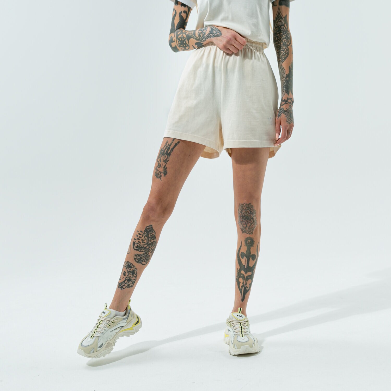 Krótkie spodenki, szorty damskie ADIDAS SZORTY SHORTS H37886 BEŻOWY