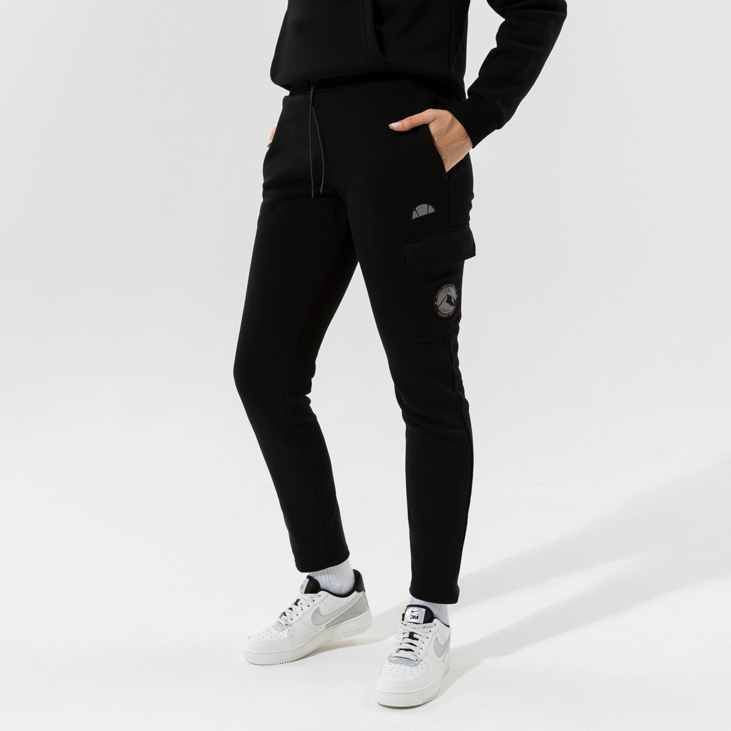 Spodnie sportowe damskie ELLESSE SPODNIE CATERINO JOG PANT BLK SGK12144011 CZARNY