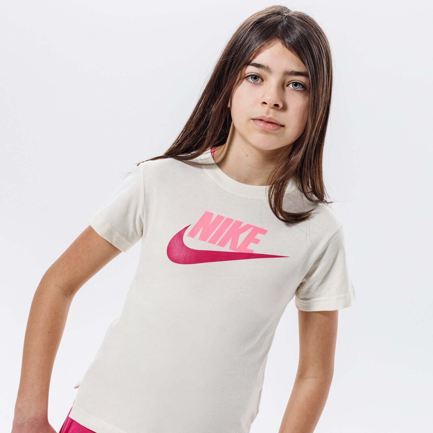 Koszulka, t-shirt dla dzieci NIKE T-SHIRT SPORTSWEAR GIRL AR5088-113 BIAŁY
