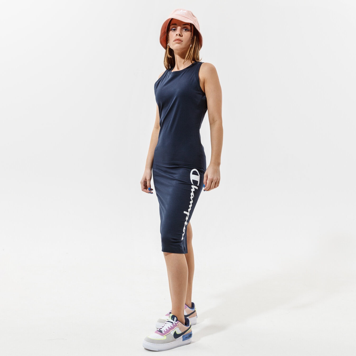 Modna sukienka sportowa CHAMPION SUKIENKA DRESS 112610BS501 GRANATOWY