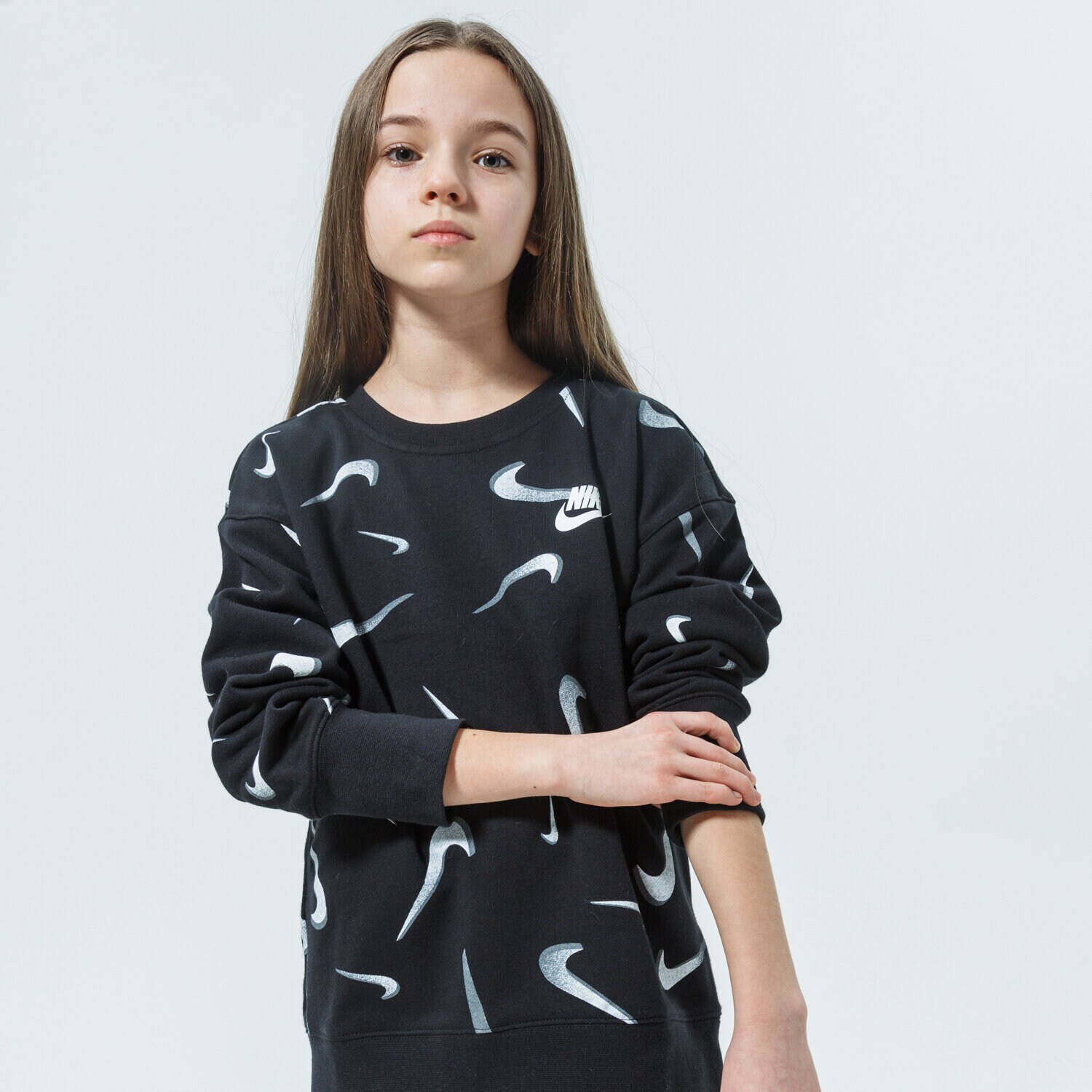 Sportowa bluza dziecięca NIKE BLUZA SPORTSWEAR DA1244-010 CZARNY