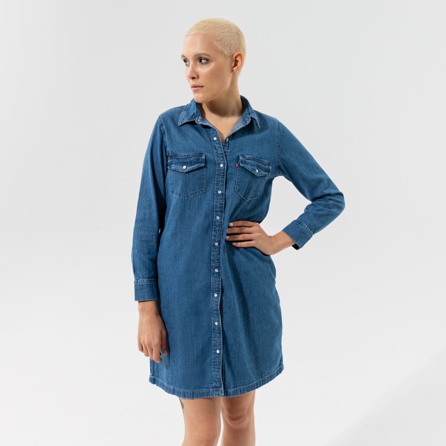 Modna sukienka sportowa LEVI'S SUKIENKA SELMA DRESS 85793-0000 NIEBIESKI