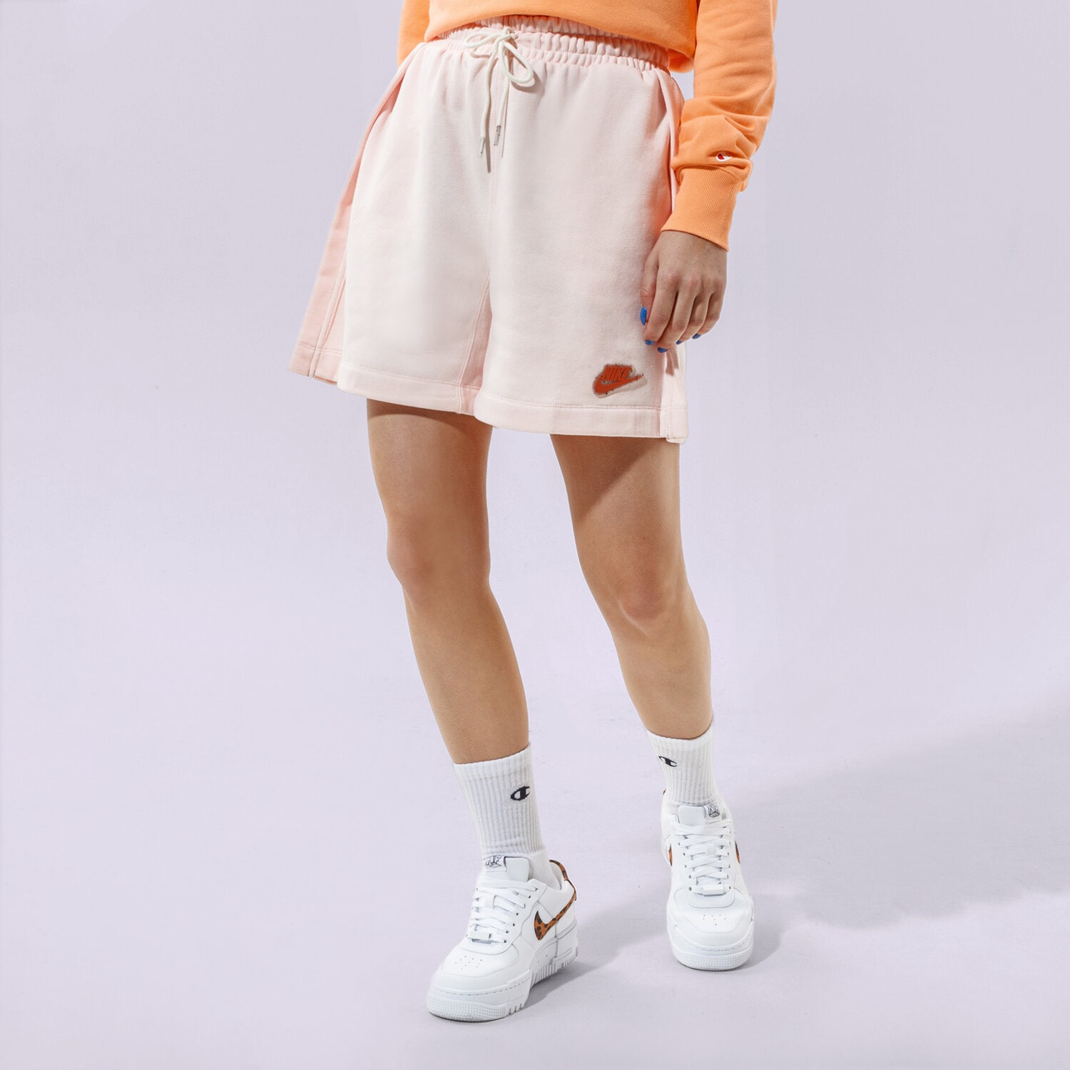 Krótkie spodenki, szorty damskie NIKE SZORTY W NSW SHORT EARTH DAY FT CZ9249-805 RÓŻOWY