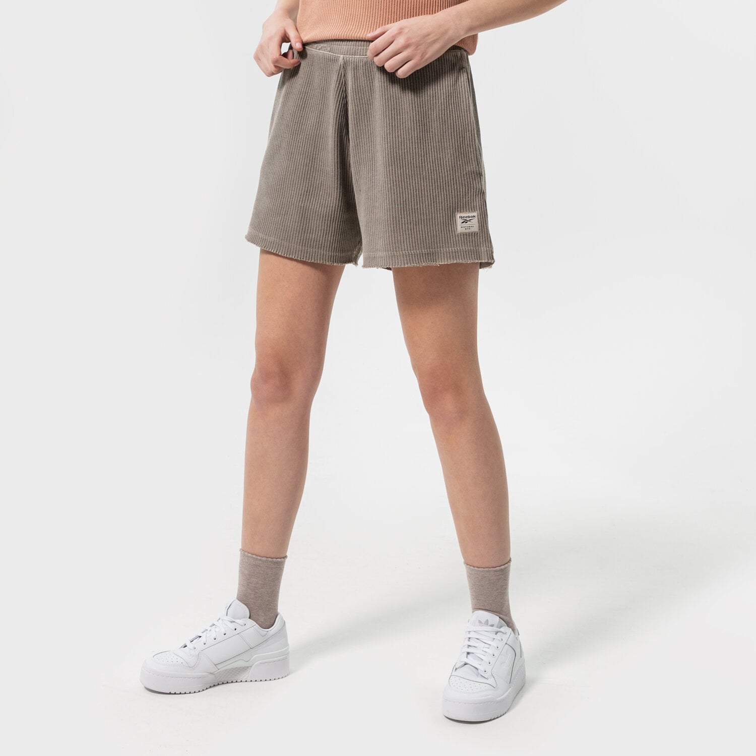 Krótkie spodenki, szorty damskie REEBOK SZORTY CL RBK ND WAFFLE SHORT HB8647 SZARY