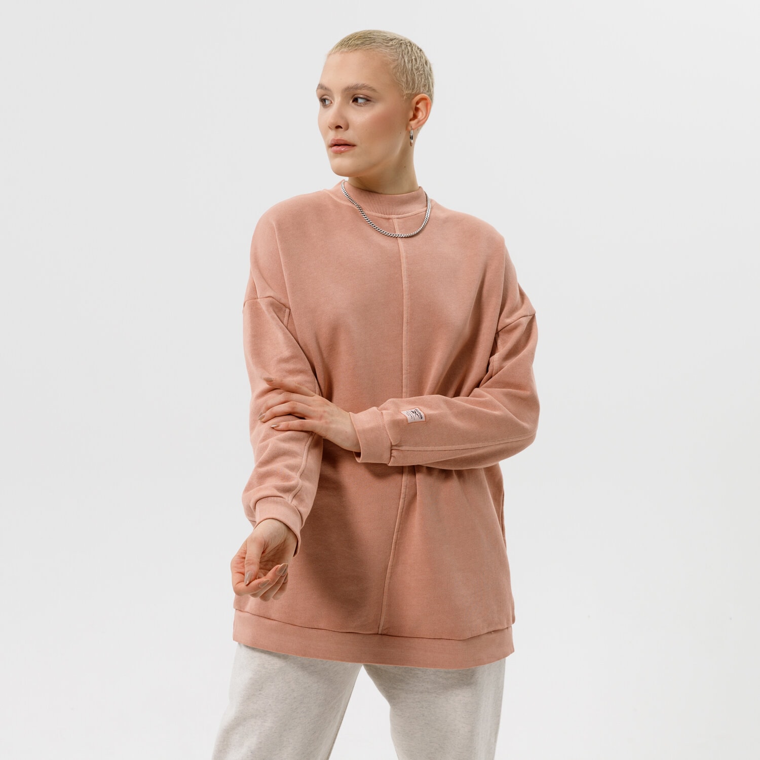 Modna sukienka sportowa REEBOK SUKIENKA CL RBK ND SM CREW DRESS H46791 RÓŻOWY