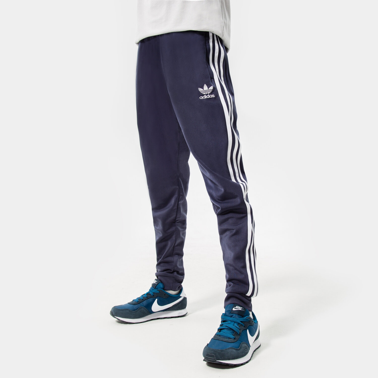 Sportowe spodnie dziecięce ADIDAS SPODNIE SST TRACK PANTS BOY HD2045 GRANATOWY