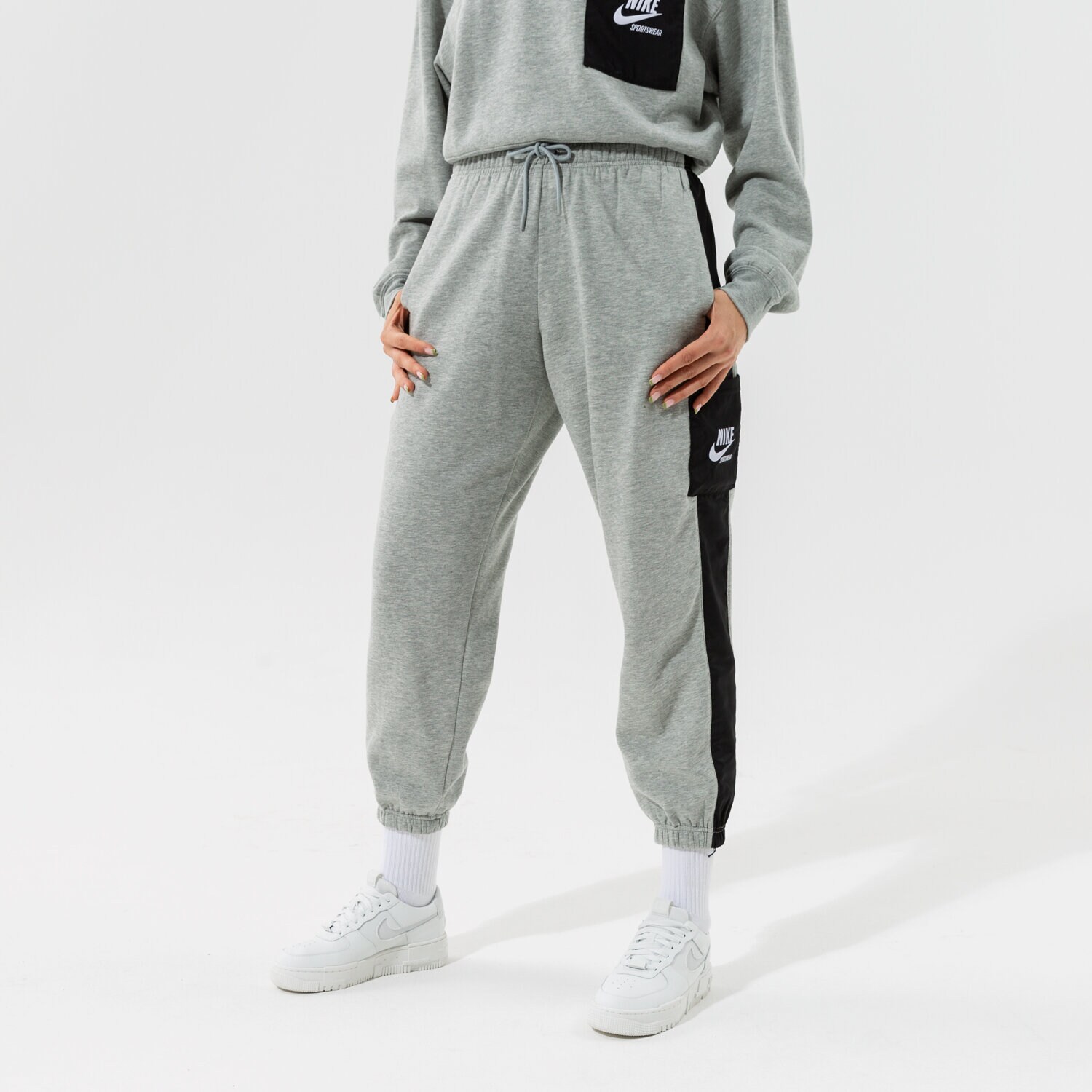 Spodnie sportowe damskie NIKE SPODNIE W NSW FLC MR JGGR HTG DD5679-063 SZARY