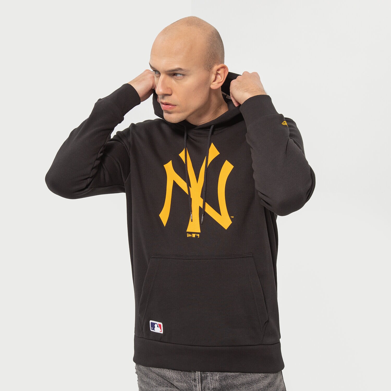 Bluza męska NEW ERA BLUZA Z KAPTUREM TEAM LOGO HOODY NYY BLK 12893131 CZARNY